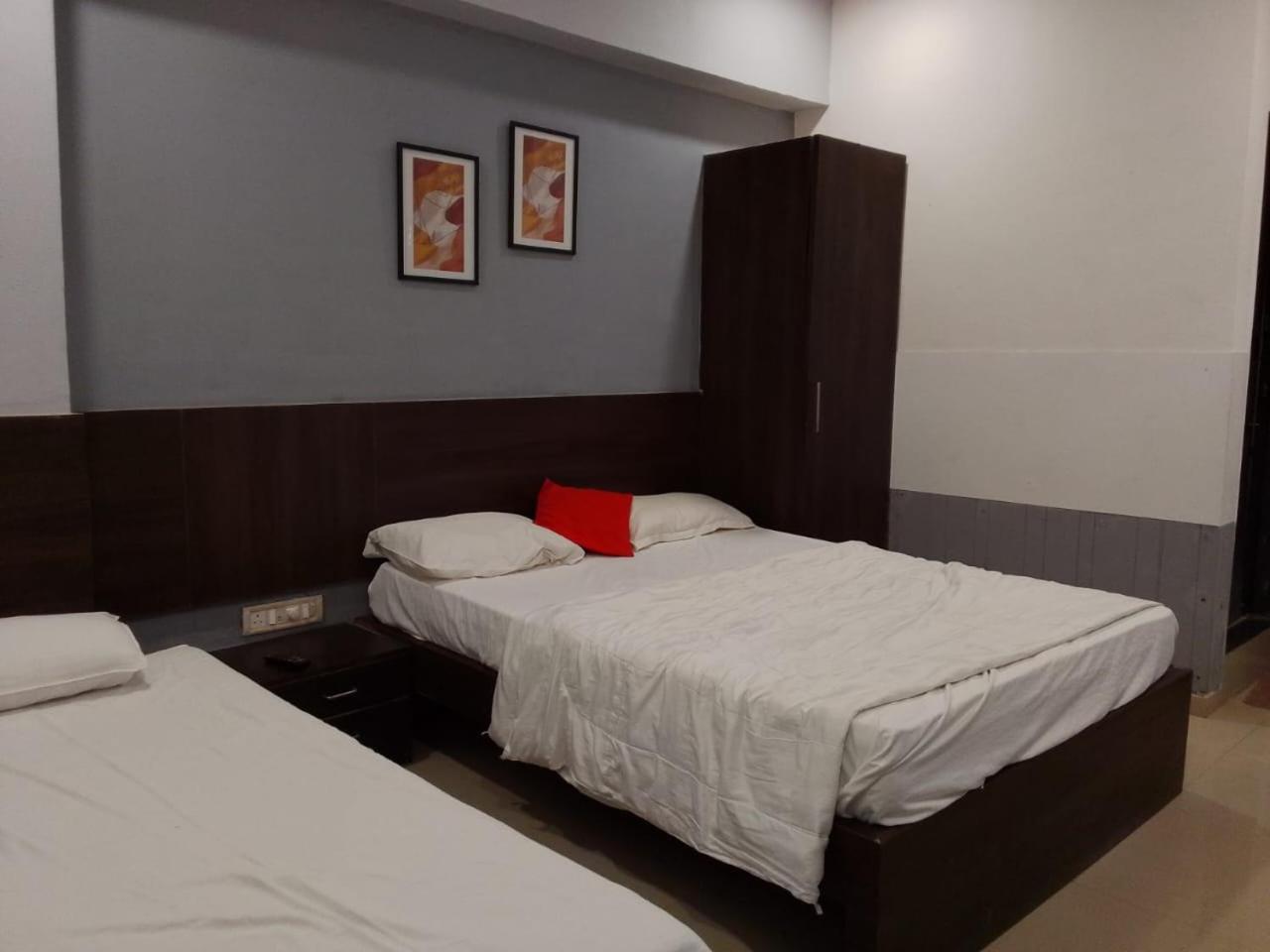 Infinity Rooms & Banquet Surat Exterior foto